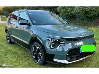 ? kia niro ev premium – 2023 – 55 000 km – sous garantie constructeur – attelage – bi-ton noir – vert aventuring ?