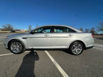 2011 ford taurus limited 64,000 miles!!!!