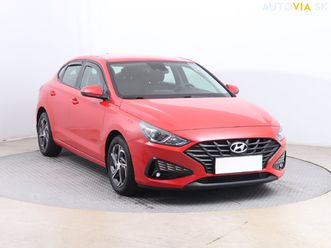 hyundai i30 fastback 1.0 t-gdi, čr,2.maj, serv.kniha za 9 900 €