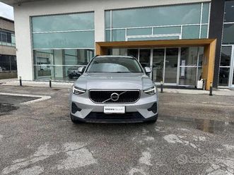 volvo - xc40 - t2 automatico essential