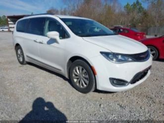 chrysler pacifica * touring l* 3.6* ≫ 2018 • 12 000 eur • id