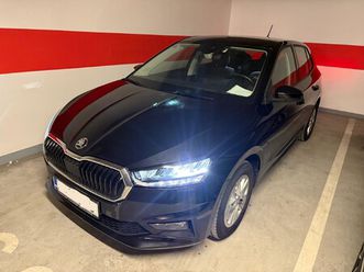 škoda fabia iv, metalik- crna, klima, senzori p+z, ambient lighting, lineassist+, alu, kamera