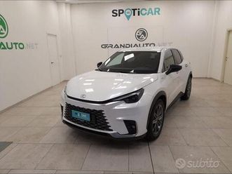 lexus lbx 1.5 hybrid emotion 4wd