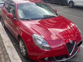 alfa romeo giulietta rossa