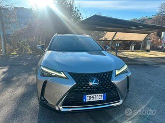 lexus ux 250h allestimento luxury