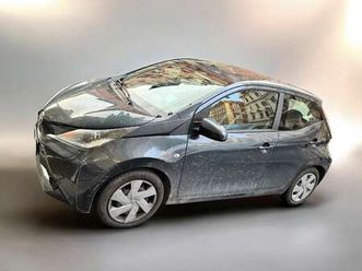 aygo ii 2014 5p 1.0 x-play tss m-mt