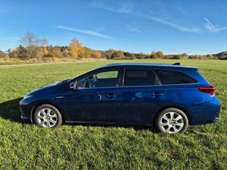 toyota auris touring sports touring s. hybrid 1,8-l...