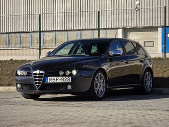 alfa romeo 159 sw 1.8 tbi distinctive ti szervizkönyv! gyári állapot! 8kerék! gyári ti felni!