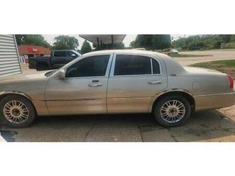 2010 lincoln town car signature limited