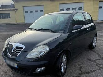 lancia 2005 — roule très bien — économique — contrôle ok