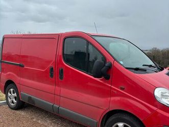 opel vivaro 2,5d - 2008 - 150ch