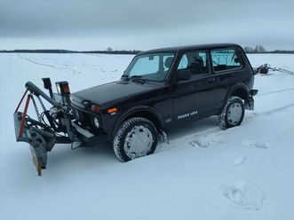 lada niva, taiga 4x4. 2015r. z pługiem do śniegu. wąbrzeźno • olx.pl