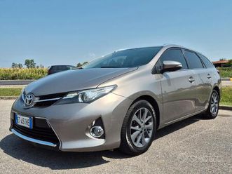 toyota auris touring 1 4d