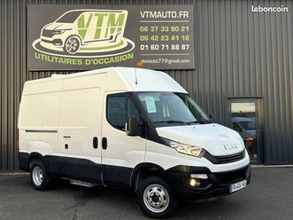 iveco daily 35c14 2.3 hpi 140ch fourgon v11 3.5t suspension pneumatique roues jumelees propulsion ptra : 7000kg