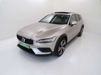 - v60 cross country 2.0 b4 ultimate awd auto