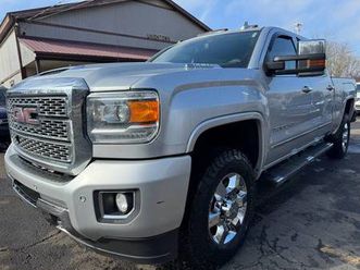2018 gmc sierra 3500hd denali crew cab - 6.6 v8 diesel - 4wd - loaded!