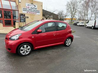 toyota aygo 1,0 essence 70cv 153000kms 2010
