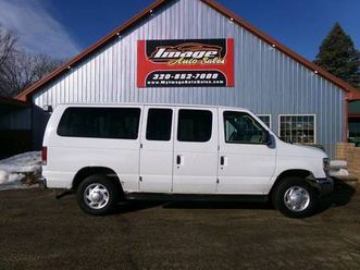 2013 *ford* *e-series* *12* pass. e-350 sd xlt