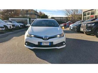 auris ii 2015 1.8h lounge cvt