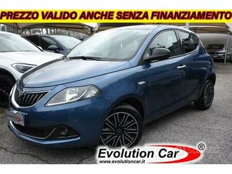 lancia ypsilon 1.0 firefly 5 p. s&s hybrid gold
