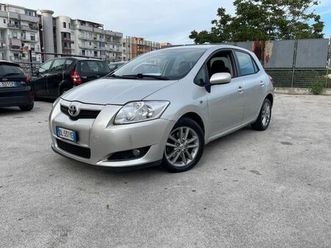 toyota auris 2.0 diesel 5 porte in ottime condizioni