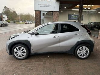 toyota aygo x play automatique**gsm 0475323828**6 ans garantie