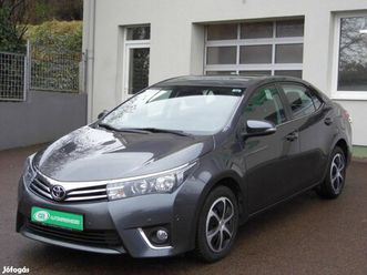 toyota corolla sedan 1.6 executive navigáció-te...