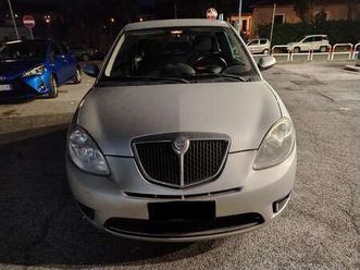 ypsilon ii 1.2 8v versus