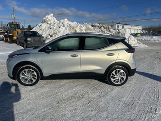 2023 chevrolet bolt euv lt