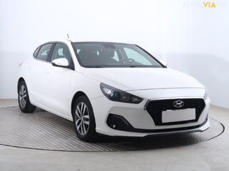 hyundai i30 fastback 1.0 t-gditrikolor , čr,2.maj za 9 700 €