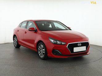 hyundai i30 fastback 1.0 t-gdi, čr,2.maj, serv.kniha za 8 700 €