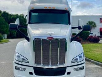 2024 peterbilt 579 - only 142 miles - like new - ready to work.