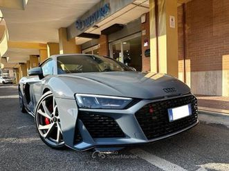 5.2 v10 quattro 570cv s tronic performance