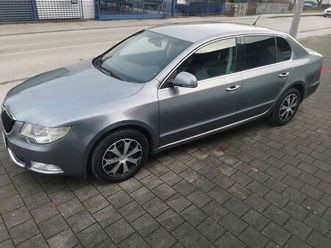 škoda superb benzin 1,8 tsi 2009. može zamjena **samo 112,000** servisna knjiga - reg god dana -