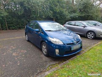 toyota prius 3 1.8 136cv hybrid faible km 77.000km ct ok multimédia/affichage tête haute/gps