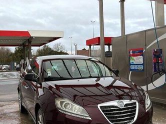 lancia delta boîte automatique