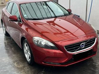 volvo v40 momentum