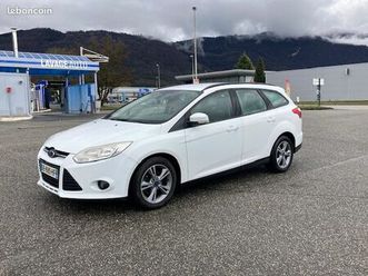 ford focus sw iii tdci 115, attelage, régulateur de vitesse, radars de reculs, jantes alu, clim auto bi-zone, phares à allumage auto, bluetooth + streaming audi