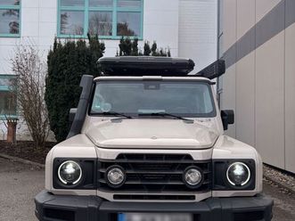 abenteuerauto: ineos grenadier mit dachzelt, koch-box und markise