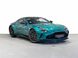aston martin v8 vantage -podium green-