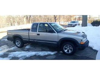 2001 chevy s10 extracab runs& looks excellent very dependable.