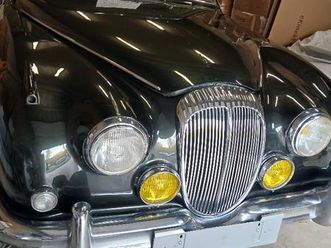 daimler 2.5 v8 saloon - 1965