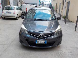 toyota yaris 1.3 bz 5 porte euro 5b-2011