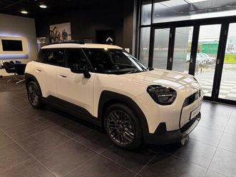 e 42.5kwh monochrome auto 5dr