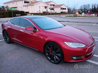 tesla model s p85d (ricariche gratis 700 hp)