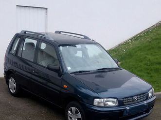 mazda demio bleu foncé de 1998