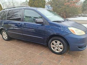 2004 toyota sienna le 4 door