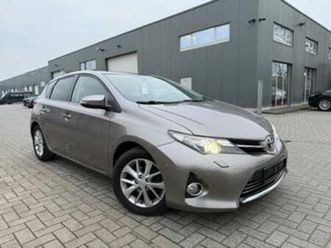 ② toyota auris 1.6 benzine | trekhaak | navi |pano | camera — toyota — 2ememain