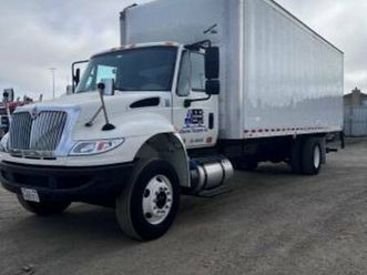 2016 international box truck 26’ with lift gate & ramp