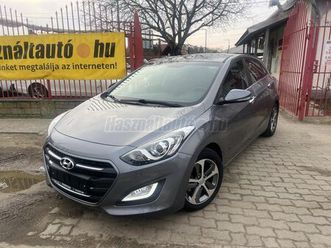 hyundai i30 1.4i go! brasil végig vezetett szervizkönyv! navi-kamera-kulcs nélküli nyitás/zárás/indítás